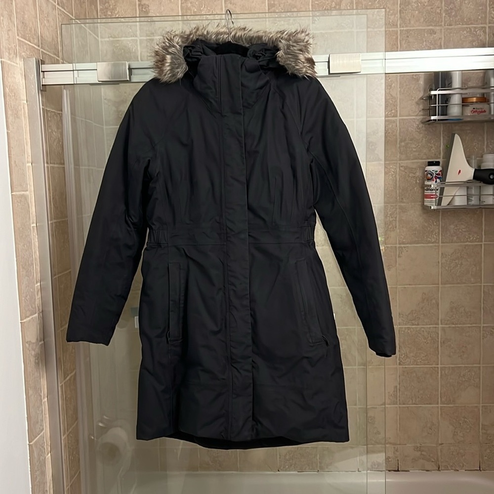 Black womens north face jacket size medium, mint condition.
